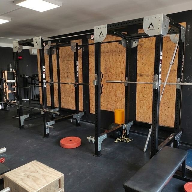 I power rack della sala pesi della Luceria Strength Academy
